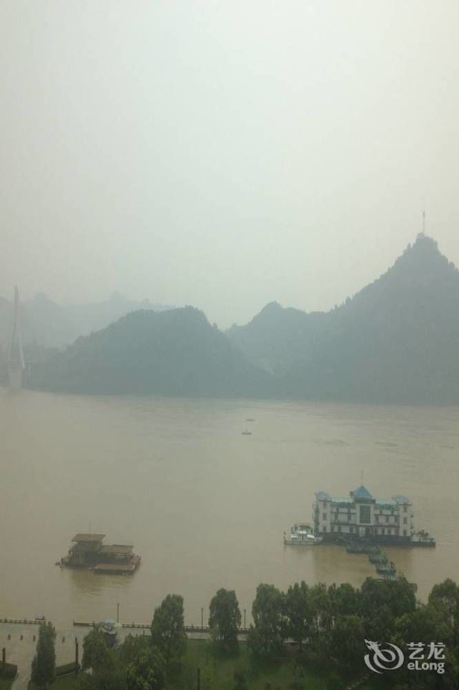 International Hotel Yichang Exterior photo